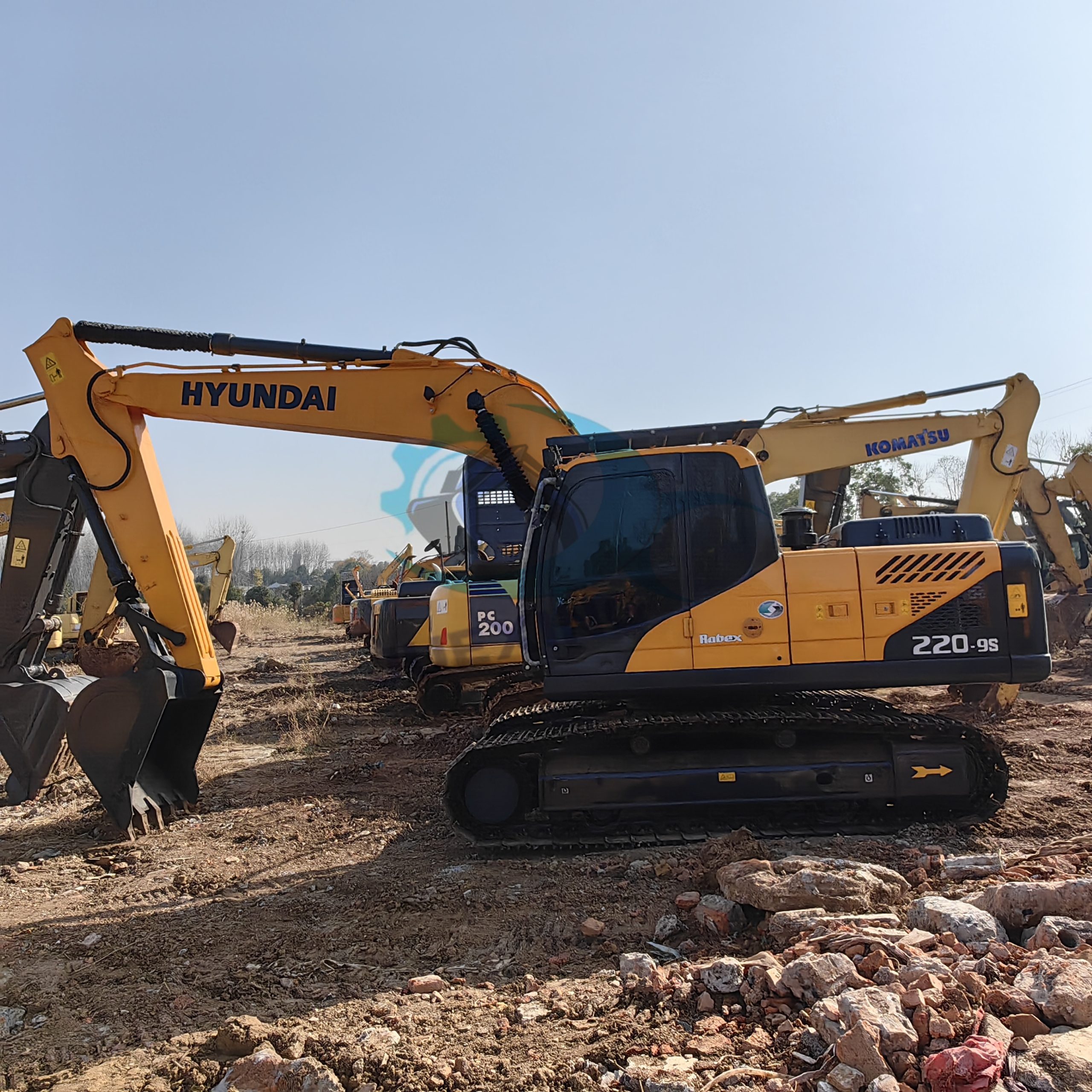 Hyundai 220-9S Used Medium Excavator