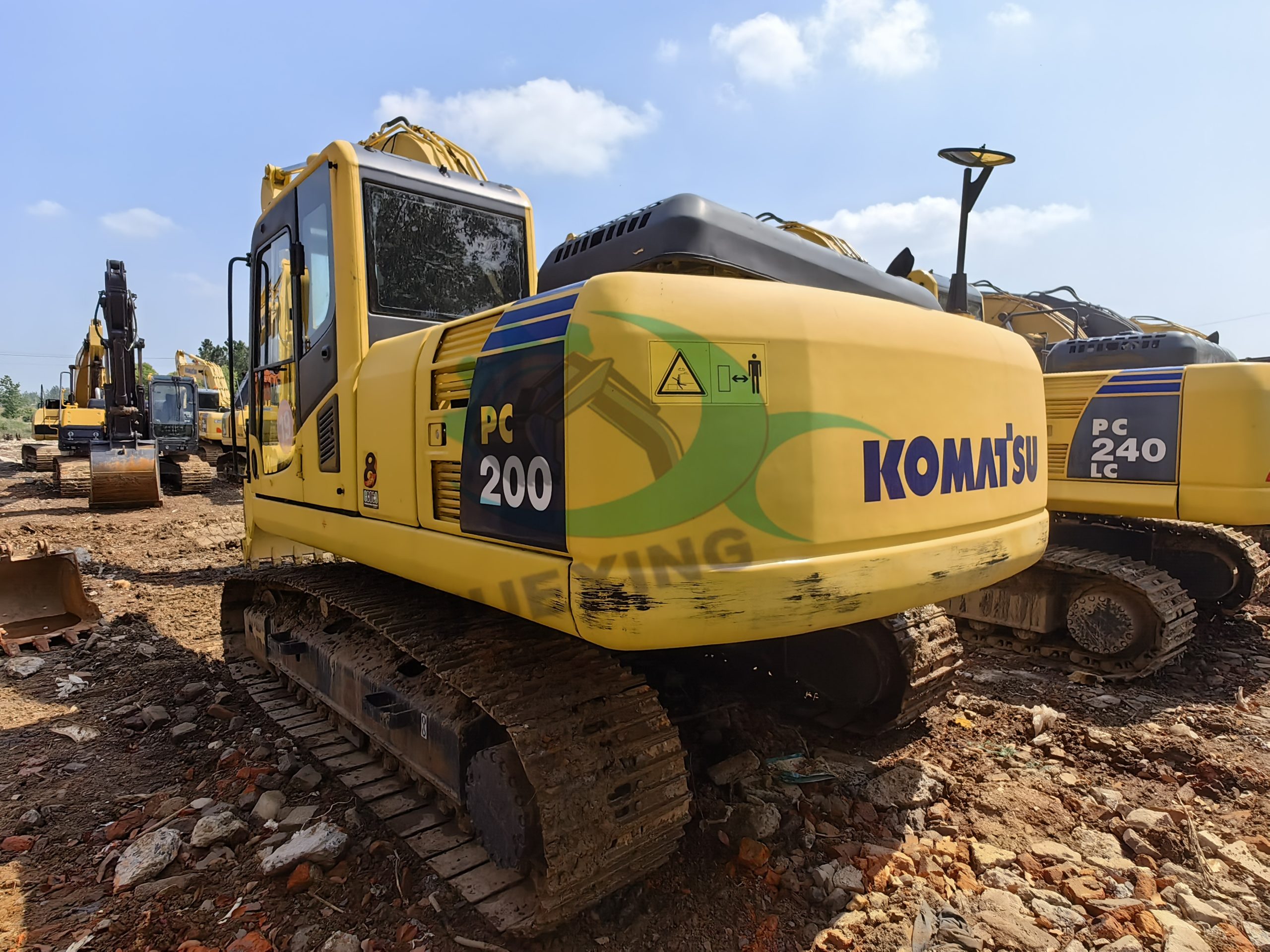 High Quality Used Komatsu PC200-8 Tracked Excavator